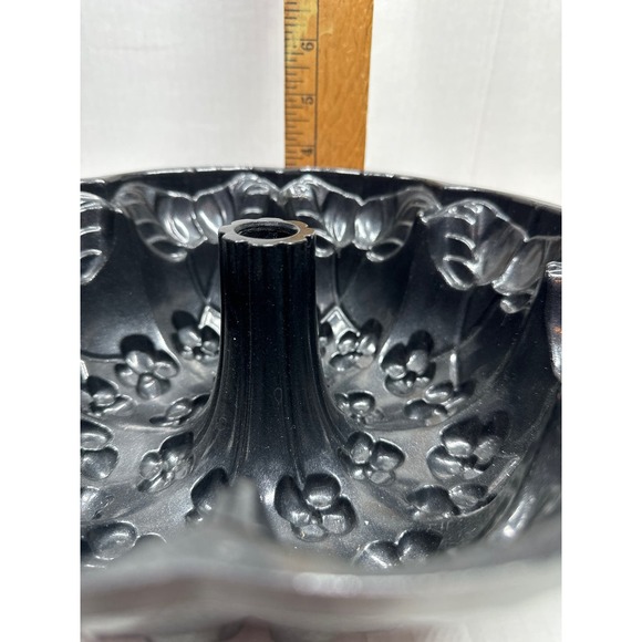 Nordic Ware Violet Flower Bundt Cake Pan Williams Sonoma 10 Cup USA Retired - Picture 5 of 5